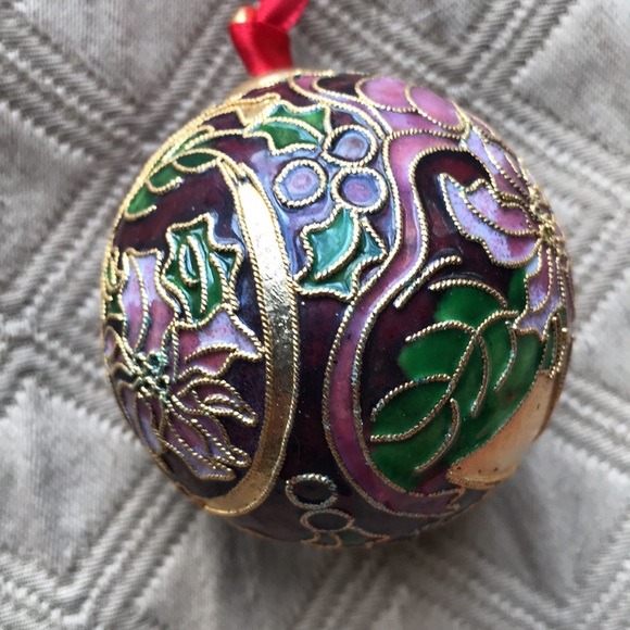 Wendell August Cloisonné Enameled 2” Ball Poinsettia Christmas Ornament - Picture 4 of 10